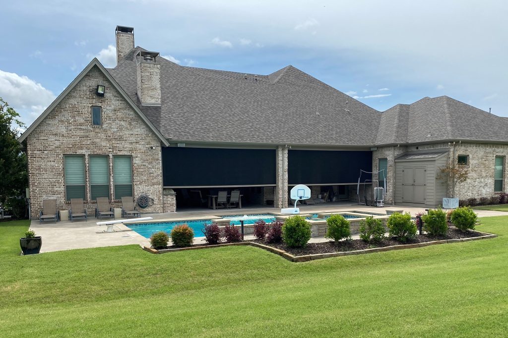 Designing the Perfect Outdoor Space with Retractable Patio Screens
